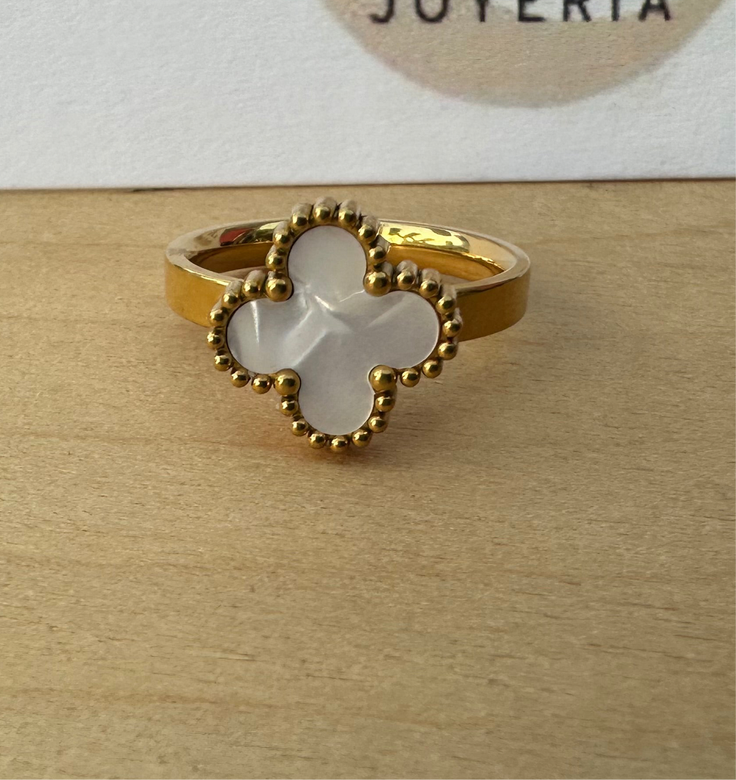Clover rings