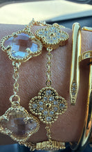 Load image into Gallery viewer, Large stone clover
